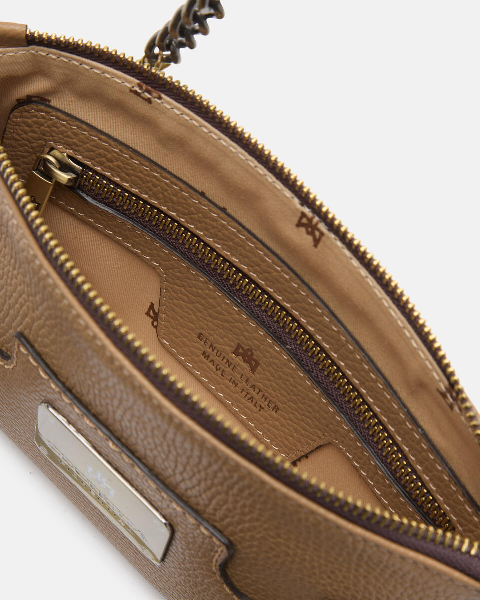 Clutch con tracolla