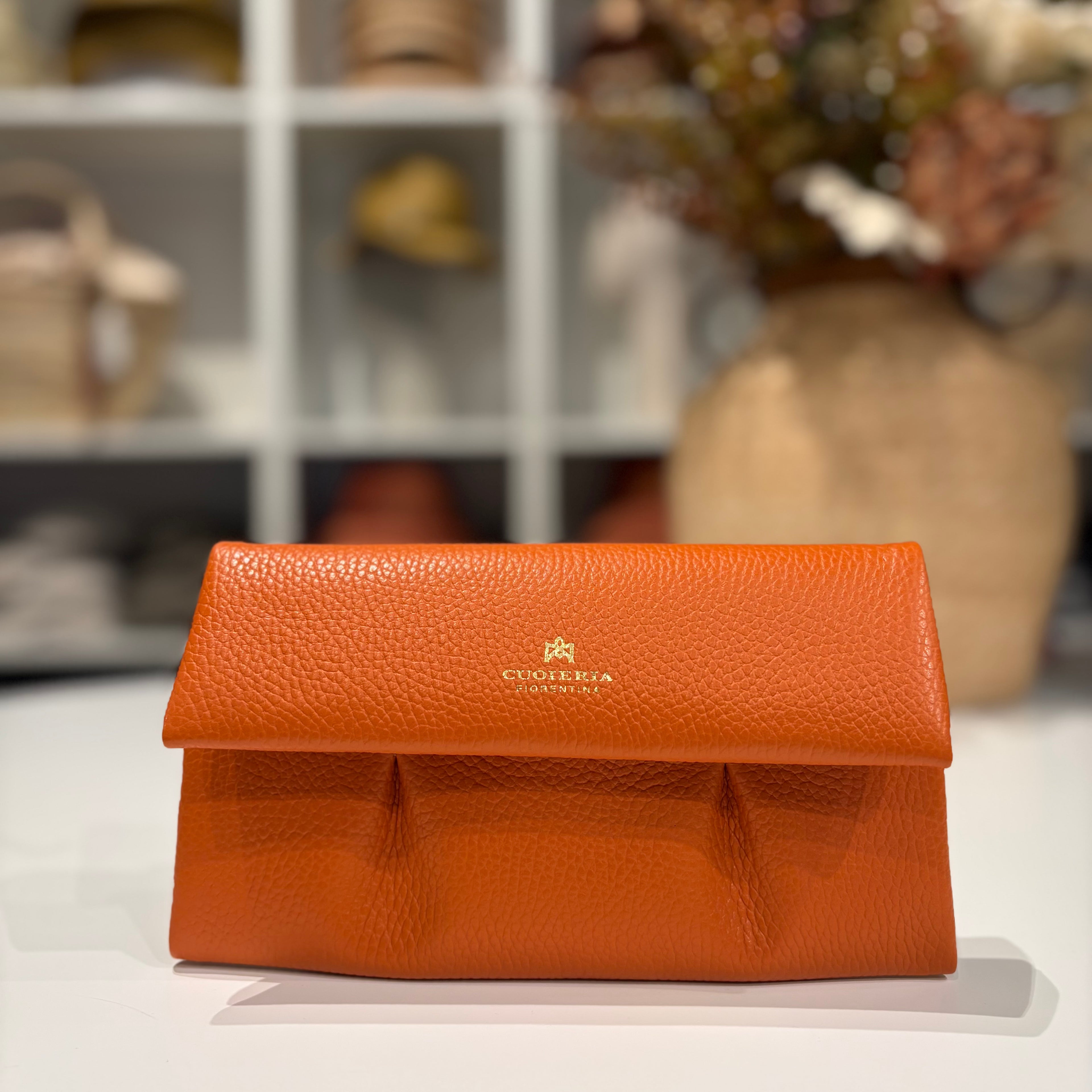 Pochette con catena a spalla