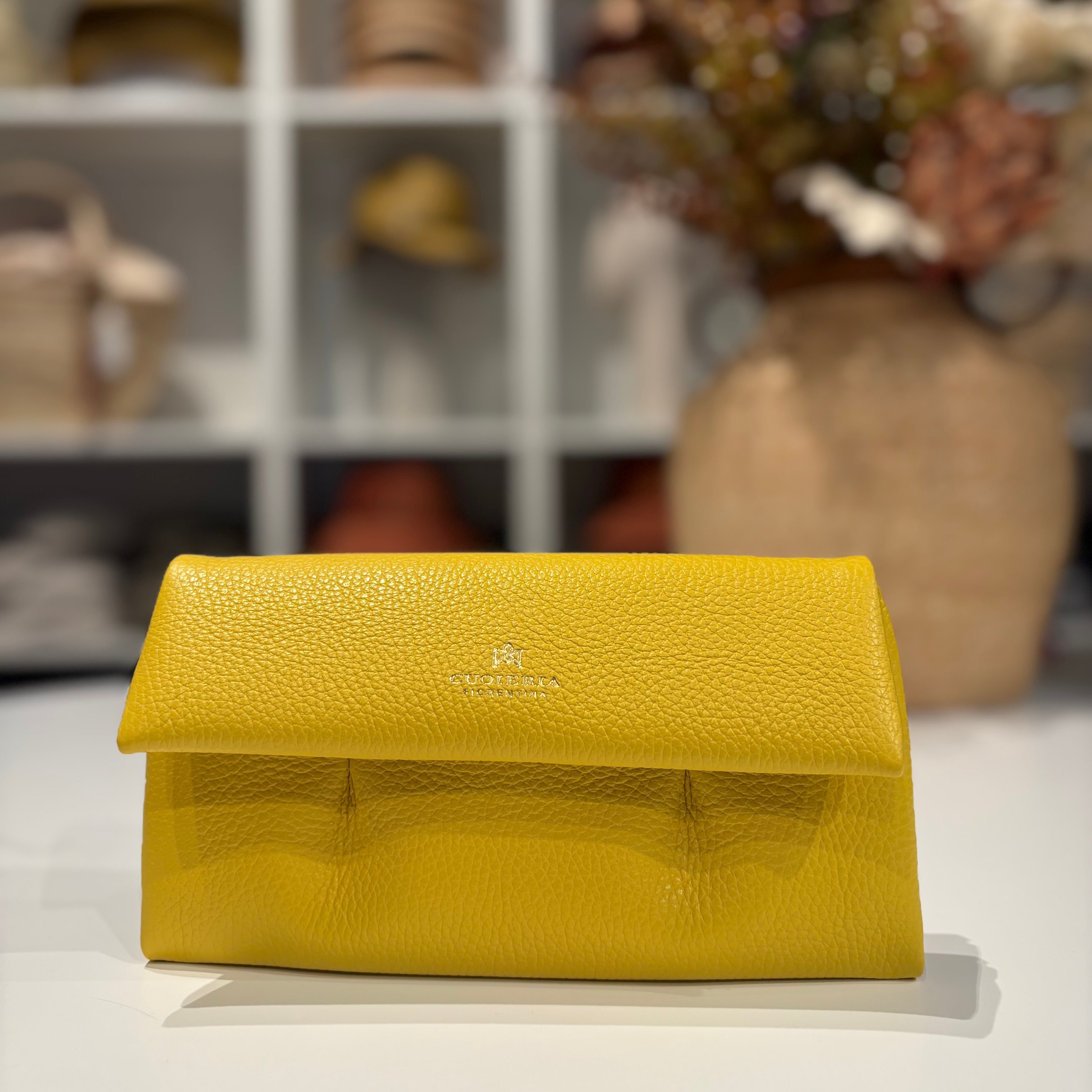 Pochette con catena a spalla