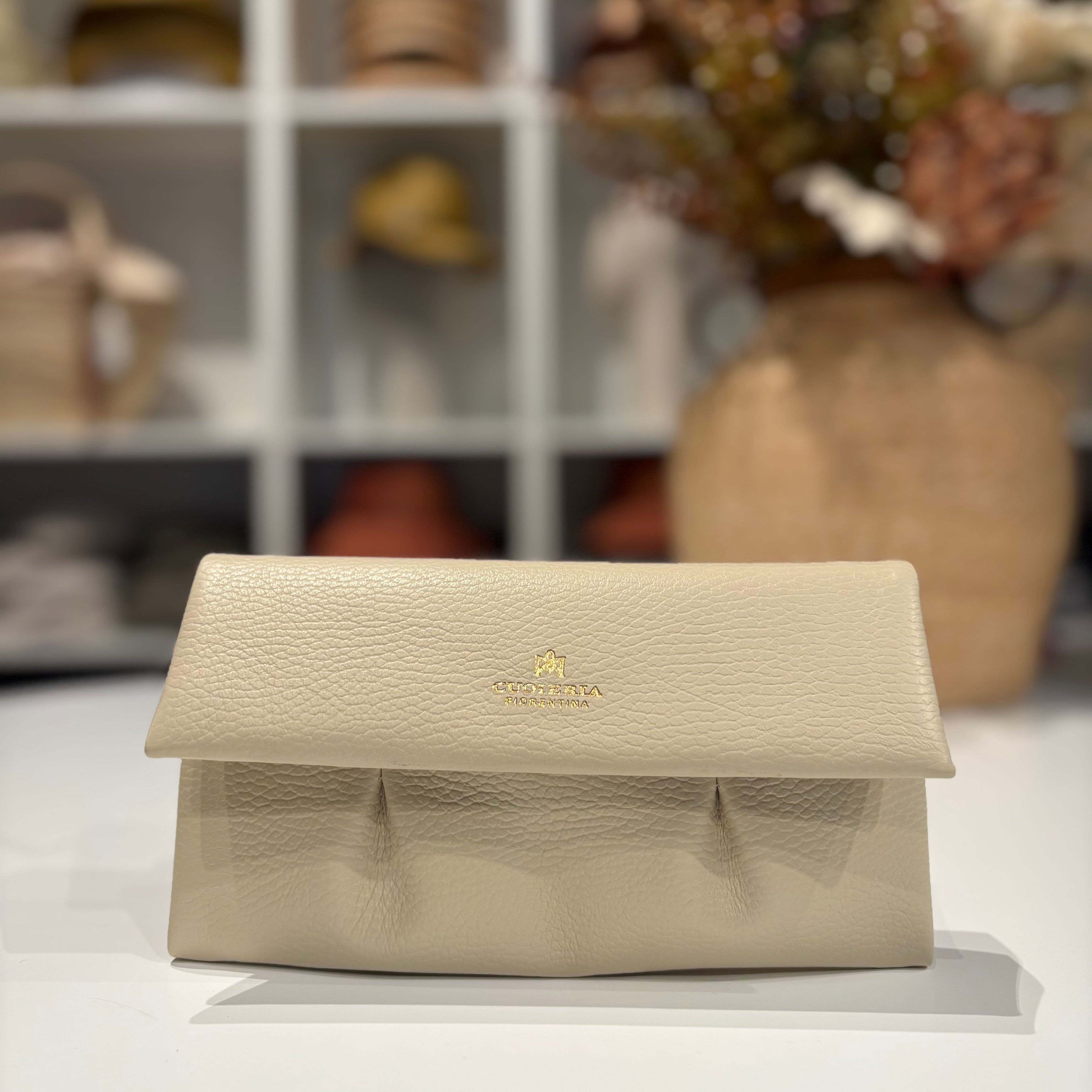 Pochette con catena a spalla