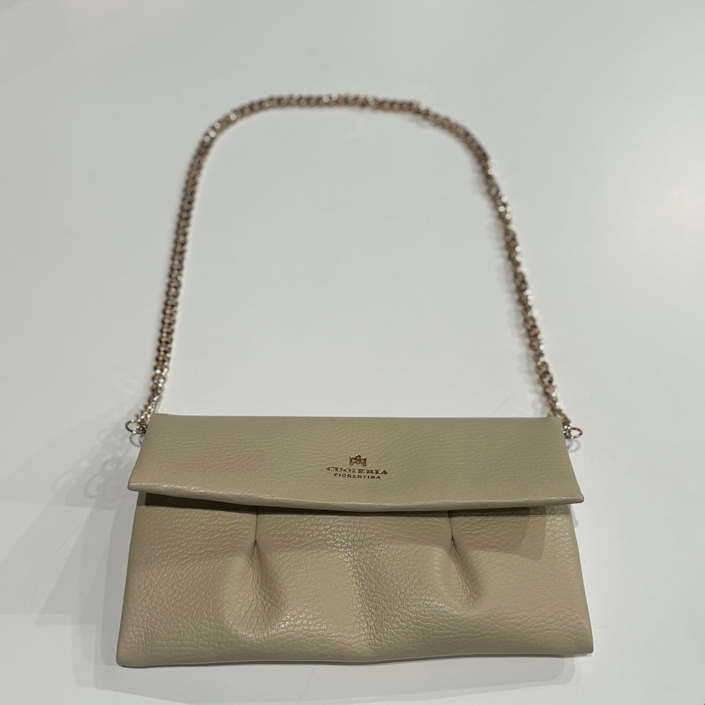 Pochette con catena a spalla