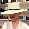 Cappello a tesa larga bianco latte